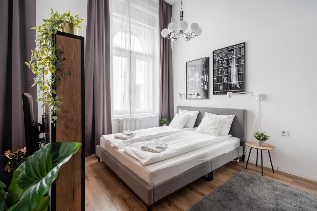 E32 - Oktogon Panorama Suite - Best Location - By Bqa Apartament *
